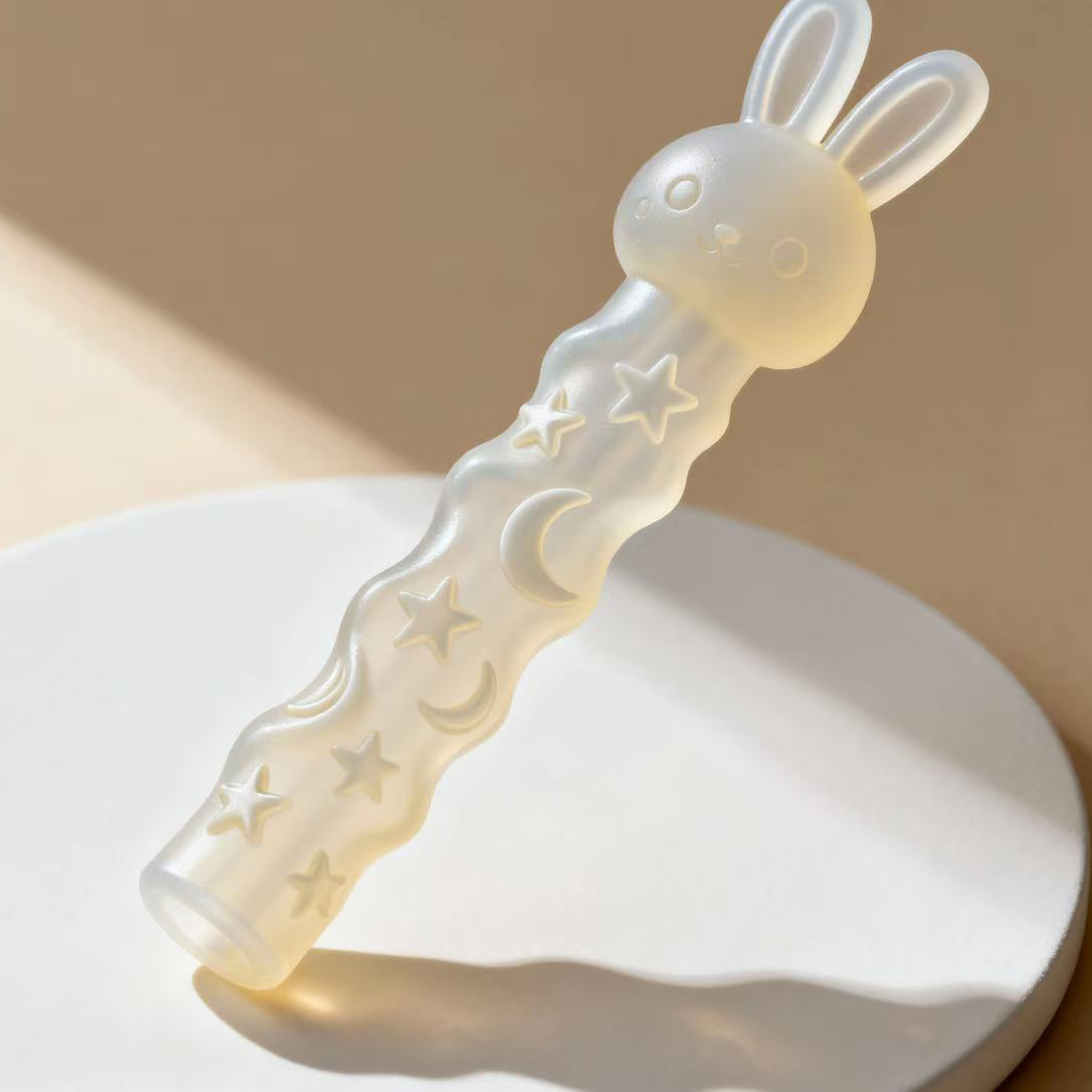 Handmade silicone straws are environmentally friendly, sustainable and easy to carry